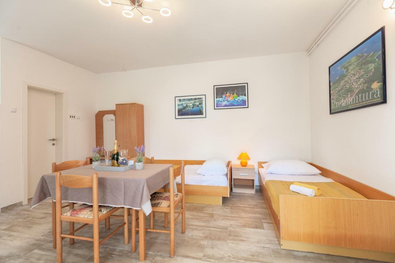 Apartment Ema Premantura Εξωτερικό φωτογραφία